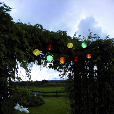 LED-girlianda-lemputes-dekoracija-sodui-lauko-saules-baterijos-elementai-HR-JPG_477-14_MB_001